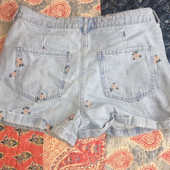 Shorts - Picture 2 of 2